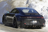 ポルシェ『911 GT3ツーリング』マイチェンでついにアナログメーター廃止か…？ 改良のポイントは 画像
