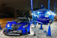 トーヨータイヤが国立競技場に紺碧のGR 86を展示! サッカー日本代表の戦いに華を添える 画像