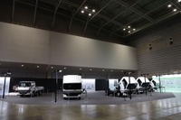 【いすゞ エルフ 新型】業界が変わる? 普通免許で運転可能な初のディーゼル「mio」披露 画像