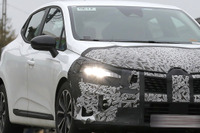 “牙”LEDはプジョー風?ルノー ルーテシア が大幅改良へ、プロトタイプを初スクープ 画像