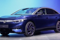 VWのEVセダン『ID.7』、航続700km…欧米と中国に投入へ 画像