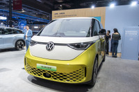 VWのEVミニバン『ID. Buzz』、ライバルはトヨタ『アルファード』…3勝5敗予想 画像