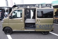 最強の装備と快適性、見た目もハードな軽キャンピングカー：ルートシックス「コンフィ」…神奈川キャンピングカーフェア 画像
