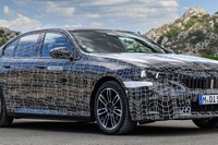 BMW 5シリーズ 次期型、3シリーズの敏捷性＋7シリーズの快適性…EV版『i5』のプロトタイプ写真公開 画像