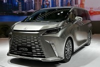 【レクサス LM 新型】ついに日本発売が決まった超高級ミニバン、内外装やパワートレインの注目ポイントは? 画像