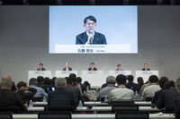 トヨタ決算“泣き笑い”、今期予想は日本企業初の営業益3兆円［新聞ウォッチ］ 画像