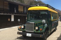 レトロ調が映えるボンネットバス、長野県の「重伝建」地区で運行中 画像