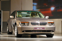 BMWに脅かされるメルセデスベンツの地位……あせりとひんしゅく 画像