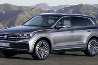 VW『トゥアレグ』改良新型、表情を大胆チェンジ…欧州で発表 画像