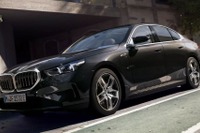 BMW 5シリーズ 新型、PHEVはEVモード100km超え…欧州で発表 画像