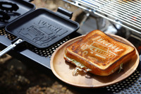 ジムニーの焼き目が付くホットサンドメーカー登場! ユニークアイテム3種【特選カーアクセサリー名鑑】 画像