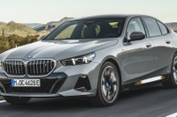 BMW『5シリーズ』新型、130km/hを上限に部分自動運転可能に…ドイツ当局が初めて認可 画像