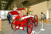 働くクルマの先輩たち！ 100年以上も昔のクラシックな消防車がズラリ…東京国際消防防災展2023 画像