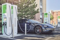 VW傘下の北米急速充電ネットワーク、テスラ方式のコネクター追加へ 画像