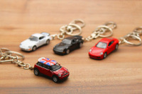 MINIクーパーとポルシェを1/87で再現、メーカー公認車型キーリング発売 画像