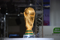 ソニー、W杯の優勝カップにフラッシュの嵐…フォトエキスポ09 画像