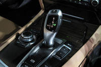 【BMW 7シリーズ 新型発表】普通のシフトレバーが復活する 画像