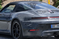 ポルシェ 911 初のハイブリッド化へ!「992.2」世代タルガをスクープ 画像