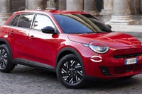 フィアットの小型電動SUV『600e』、「RED」は赤で統一…欧州で設定 画像