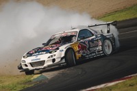 【FDJ 第4戦】1200馬力・4ロータリーエンジンで全開ドリフト! マッド・マイクが菅生を激走 画像