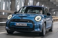 MINI世界販売0.2％減、ハッチバックのEVは8.8％増　2023年上半期 画像