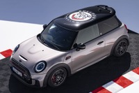 MINI『JCW』に「ブルドッグ・レーシング」仕様…ニュルでの活躍を称える 画像