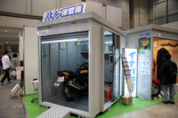 【東京モーターサイクルショー09】イナバのバイク車庫、売り上げ上昇中 画像