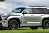 トヨタのフルサイズSUV『セコイア』、TRDのオフロード仕様を拡充…米2024年型 画像