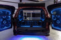 米トヨタのハイブリッドミニバン、移動DJブース仕様に…60スピーカー埋め込み 画像