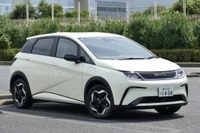 【BYD ドルフィン 新型試乗】「そう来たかぁ」な価格設定、走りは普段着感覚…島崎七生人 画像
