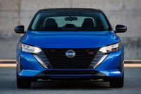 日産の小型セダン『セントラ』が表情変化…米2024年型 画像