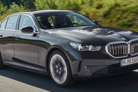 BMW 5シリーズ 新型のPHEV仕様、EVモードは103km　11月に欧州で発売 画像