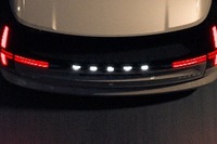 ボルボの電動ミニバン『EM90』、ティザーが始まる 11月に実車発表 画像