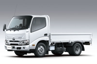 トヨタ ダイナ 2トン積系、バックカメラ&デジタルインナーミラーを標準装備 画像