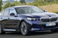 BMW 5シリーズ 新型のEV『i5』、航続582km…ドイツで10月21日から納車 画像