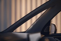 ボルボ初のプレミアムMPV『EM90』、内装の一部を紹介…実車は11月発表へ 画像