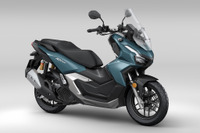 都会的な新色、ホンダのアドベンチャースクーター『ADV160』に追加 画像
