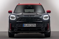 MINI クロスオーバー「JCW」新型、米国は312馬力に強化…「ゴーカートモード」も採用 画像