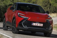 トヨタ『C-HR』新型、新写真を公開…デザインは「公道を走るコンセプトカー」 画像