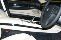 【BMW 7シリーズ 新型発表】180cm+・90kg+チェック…Lなら広すぎるぐらい 画像