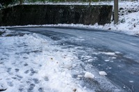 バッテリー上がり、立ち往生に注意！ 年末年始の車トラブル防止へ注意点は 画像