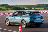 BMWブースの『iX』をヴァレオブースから遠隔操作、CES 2024でデモ実施へ 画像