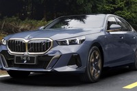 BMW 5シリーズ 新型のEV『i5』にロング、専用のブロンス装飾…中国発売 画像