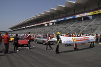 フェラーリが500台超、サーキットに集結 画像
