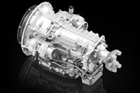 ZFの新型8速ATは燃費10％向上、ハイブリッドやPHEVの商用車に対応 画像
