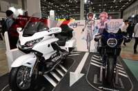 若者も注目!? ホンダと『ガンダムSEED』がコラボ、キラ&ラクスが『ゴールドウイング』に…東京モーターサイクルショー2024 画像