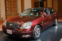 高級車を盗んでは店に突っ込む---5億円を荒稼ぎしたグループ逮捕 画像