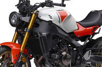 ヤマハ伝統の“白×赤”カラーがついに登場!ネオレトロバイク『XSR900』2024年モデル 画像