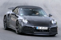 初の電動化、6気筒エンジン復活など話題満載!ポルシェ『911』最新世代「6モデル」を一挙スクープ 画像