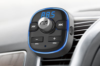 小型・高機能・リーズナブルな「Bluetooth FMトランスミッター」の新作登場!【特選カーアクセサリー名鑑】 画像